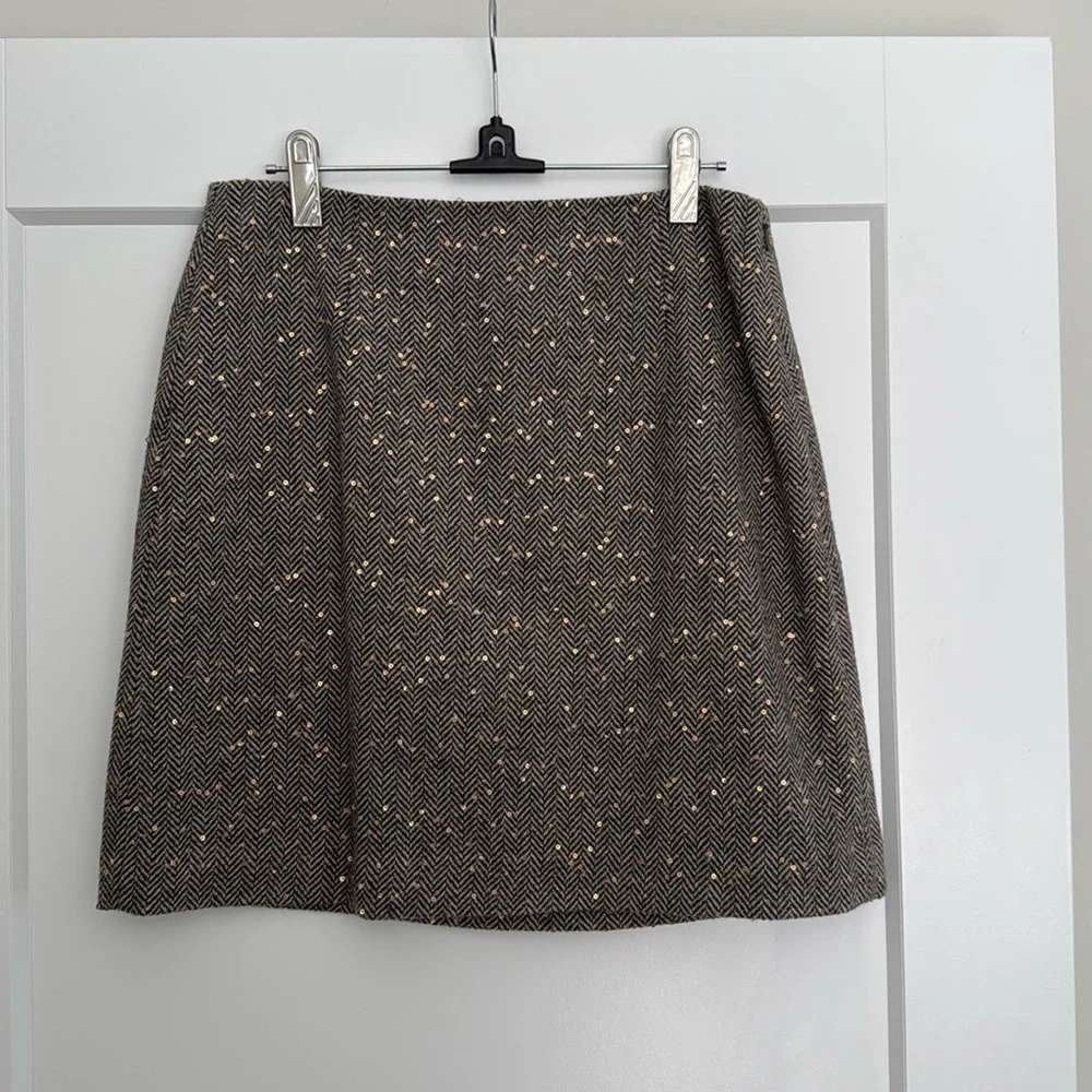 LOFT tweed mini skirt with gold sequins - Picture 1 of 2